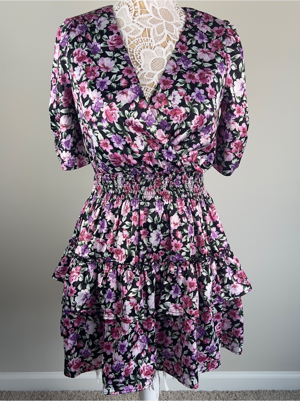 Peach Love California Floral Tiered Ruffle Mini Dress Small Black Pink Purple